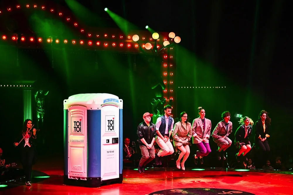 Victor Rossi dans Maskerade 2021 - Numéro de jonglerie