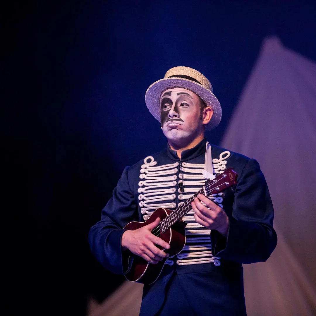 Victor Rossi dans Limbes 2022 - Numéro de jonglerie