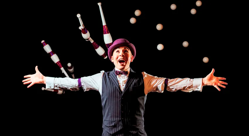 Victor Rossi dans son one man show Vic à Tort - Spectacle solo drôle et décalé