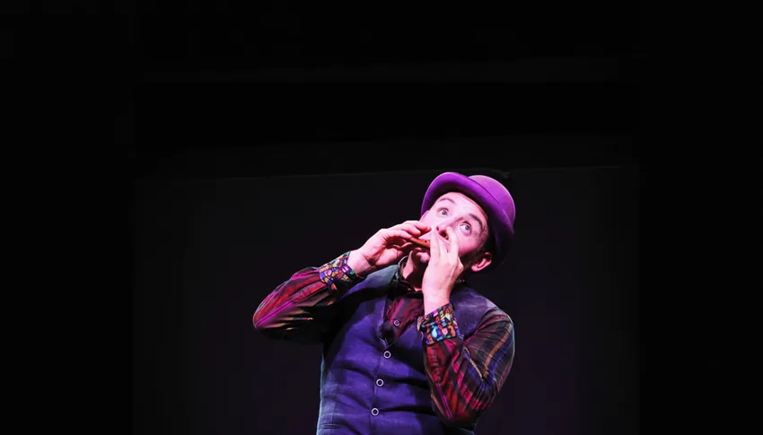 Victor Rossi dans Vic à Tort - Moment d'humour visuel et improvisation